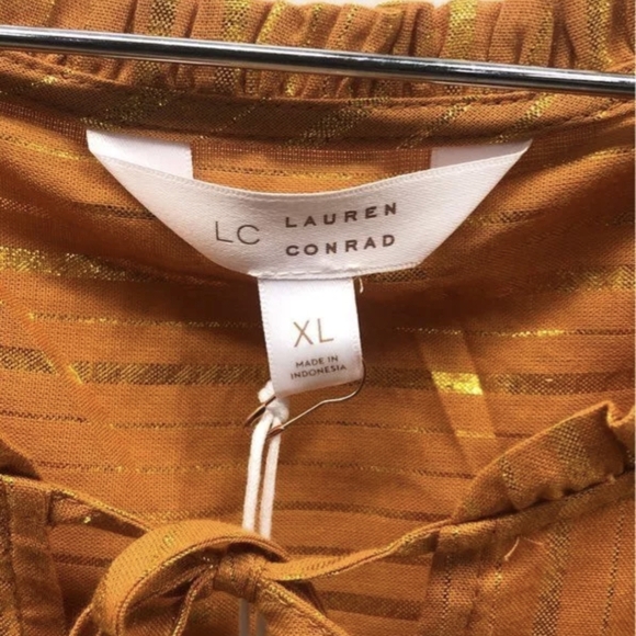 Lauren Conrad Ruffle V-Neck Dreamy Gold Top Size XL NWT MSRP $40 - Picture 4 of 6